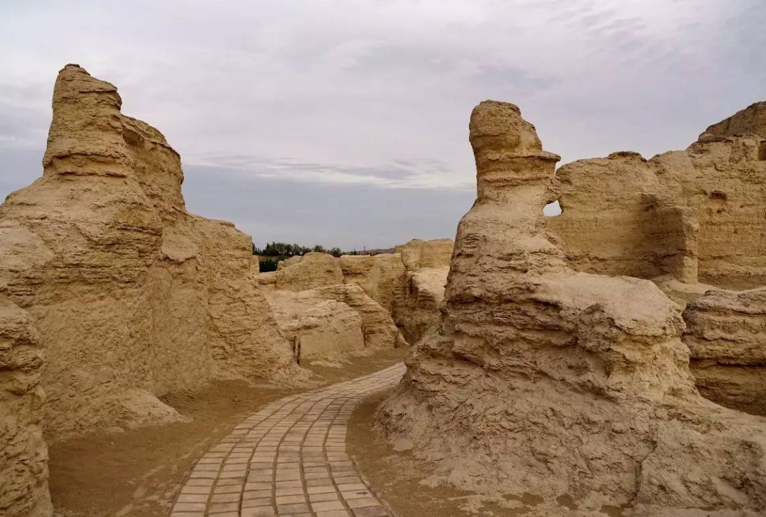 |吐鲁番,不是只有葡萄这一个标签,还有很多好玩的景点等待着你的探索