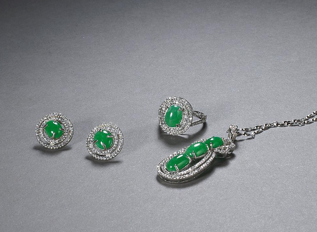 翡翠|看过这篇文章之后，再加上你的理解，可以说出翡翠的价值吗？