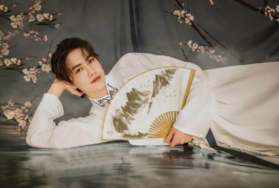 王一博|曾经的他演戏被骂脸太长，发专辑被吐槽声音难听，如今爆红成一线圈粉无数