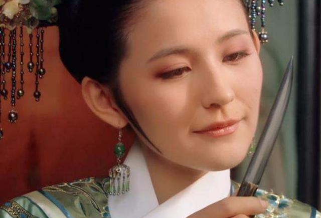 叶澜依|《甄嬛传》大结局中,叶澜依自杀时为何将手放在铜盆中?