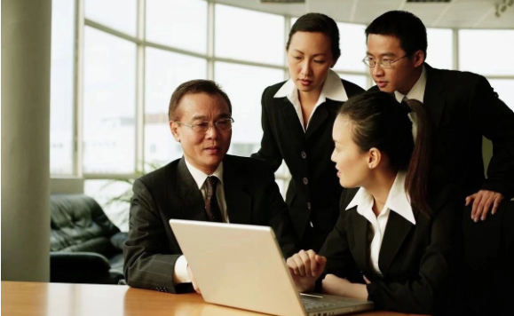 签证|领导给下属找事,会给自己找麻烦吗?