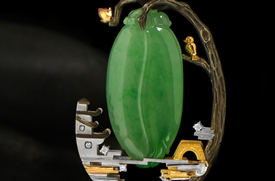 翡翠|翡翠这么难雕刻，为什么不用机器制作呢？因为那样就失去了灵魂