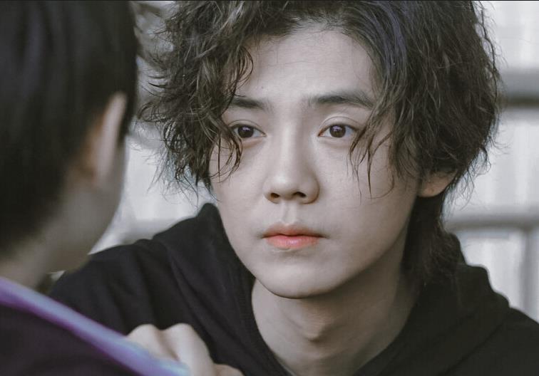 张艺兴|被韩娱绑住的张艺兴不再续约，归国四子10年现状，看谁笑到最后？