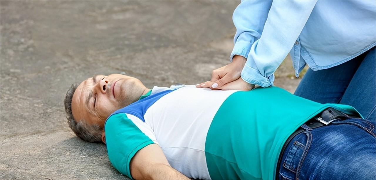 医生|中年男子患颈动脉斑块，吃了3年他汀，看看现在的检查化验结果