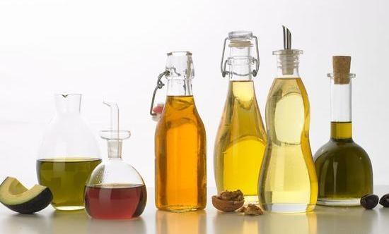 熬夜|吃什么油对血脂好?心脑血管专家说了,这6种油坚决不能吃!