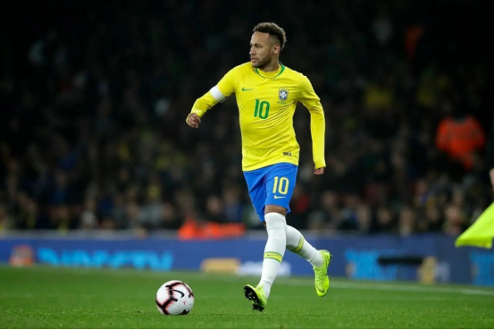 内马尔|内马尔步入而立之年,职业生涯成绩一般,个人情感成绊脚石