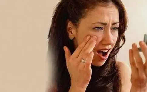 |肝脏“病变”后,身体会有3种表现,哪怕占一个,也要尽早检查