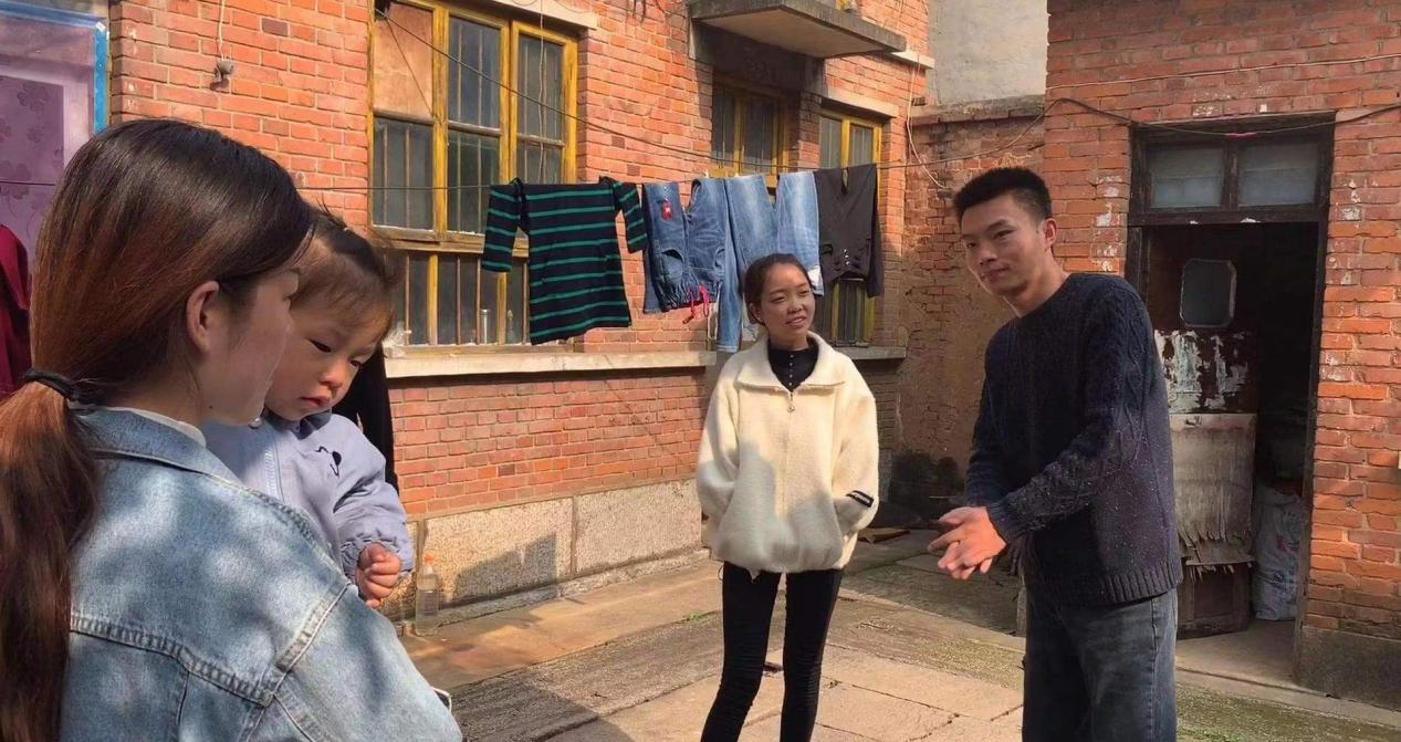 32岁农村小伙,相亲十余次均被拒绝,二婚女孩都瞧不上他