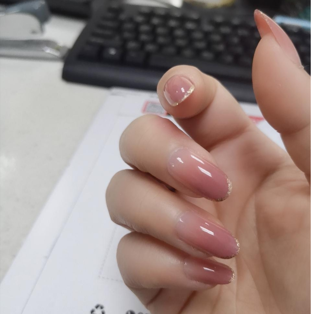 发型 去美甲店做美甲价格高?学会在家自己做,一次的钱可以做很多次了。