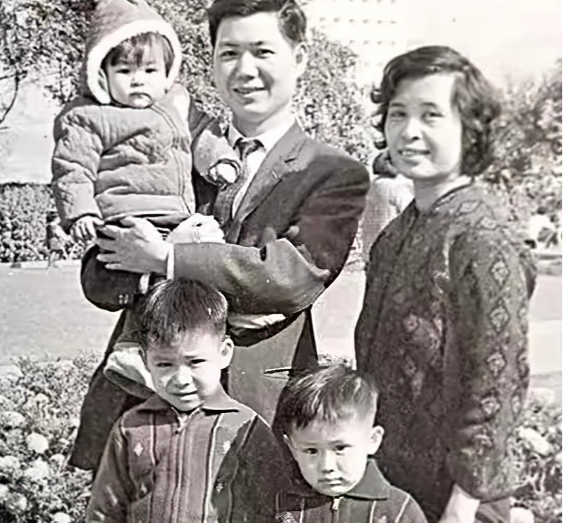 伍咏薇|她,20岁出道21岁丧夫,交往过30任男友,30岁再婚无视老公偷吃