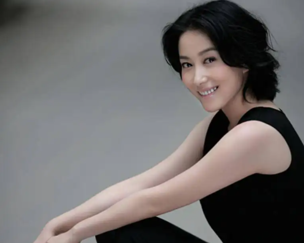 丁柳元|丁柳元：空姐转行当演员，专注演戏，45岁感情生活仍是个谜