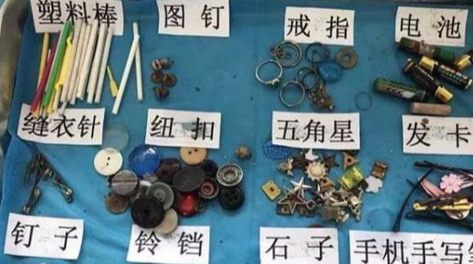 8岁妹妹误将家中的火碱当成冰糖,冲水端给了10岁的姐姐喝