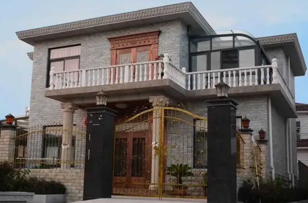 在农村有不少房子建好后,却迟迟不装修,这是为何呢?