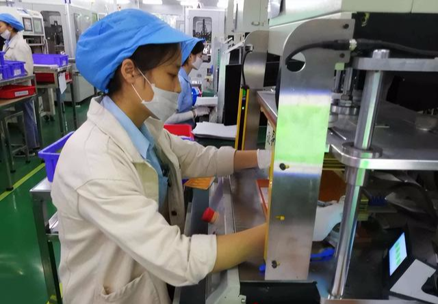 用工荒|特斯拉普工招聘被挤破，引发用工荒问题讨论，背后还是待遇和福利