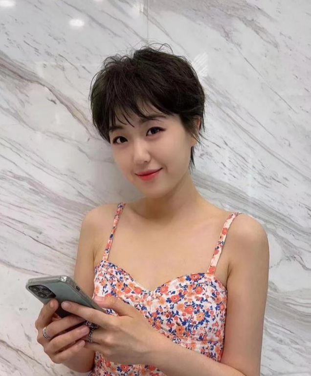 防晒 女发这样做，没想到如此美，是该换一换自己的发型了