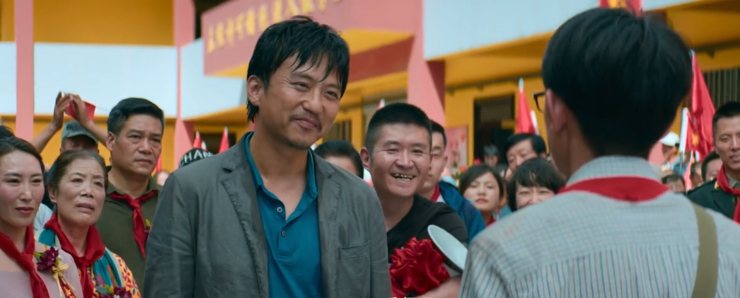 邓超|邓超靠经历登上热搜榜，看到他发文，不知多少晚辈要脸红？