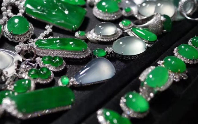 翡翠|何为新坑翡翠,何为老坑翡翠,这两者之间的区别究竟是什么?