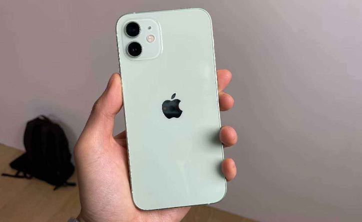 买一个iphone12，大概6500吧，一年后二手卖个3500没什么问题