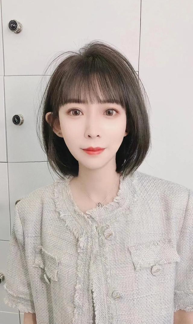 发型 40岁左右的女性，发型这样剪，时尚年轻不老气