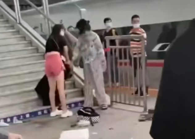 运动员张照洋在高铁站被打?据说女友被扯头发