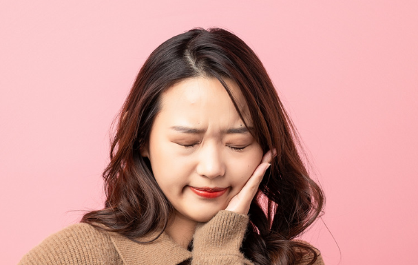 牙周炎|中老年人，牙疼的没法吃饭，还经常出血，多半得了牙周炎，试试用中药刷牙的办法！