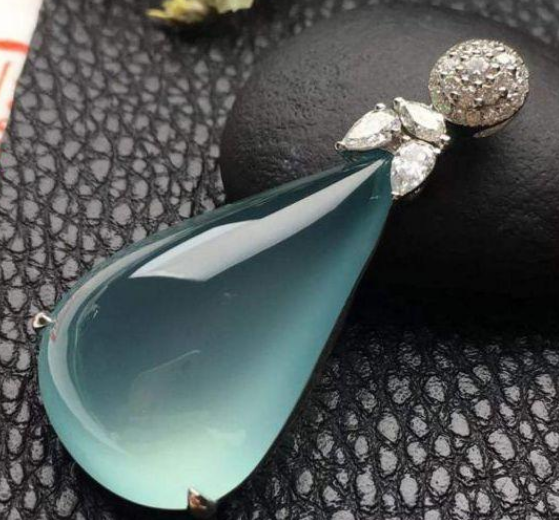 翡翠|染色翡翠非常低劣,但是还是有人上当,就是因为对翡翠不了解