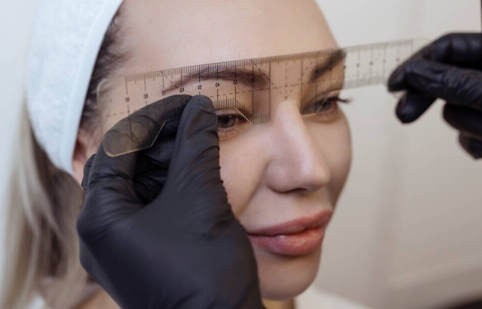 纹眉 为什么不建议女生“纹眉”?3个理由告诉你,不要随便跟风