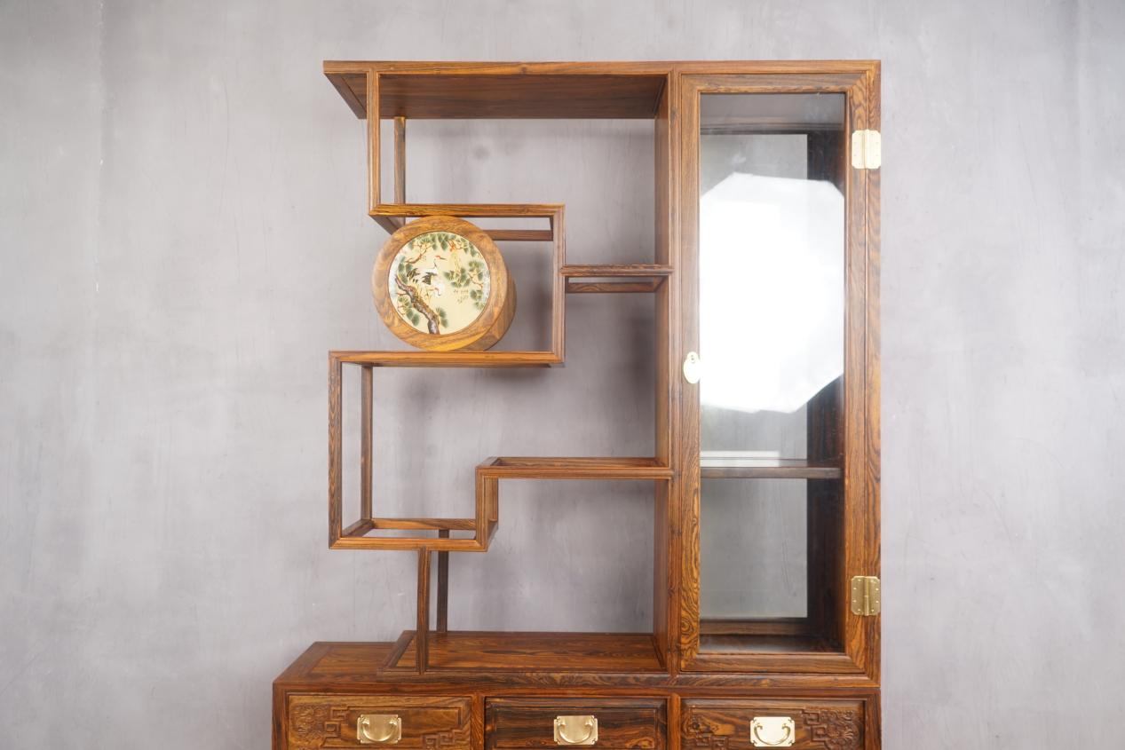 红木家具:在古朴中增添韵味的屏风,是室内必不可少的装饰品