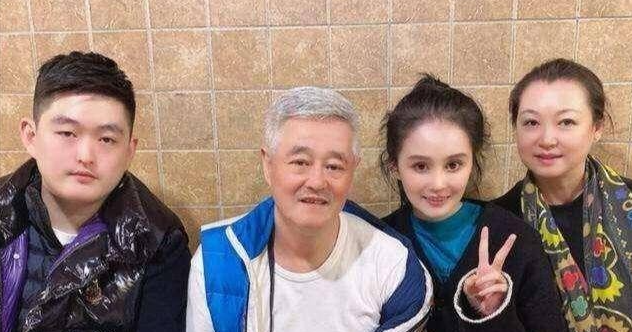 赵本山|有一次,赵本山的儿子考了全班倒数第一,回来反而跟赵本山要1W元!