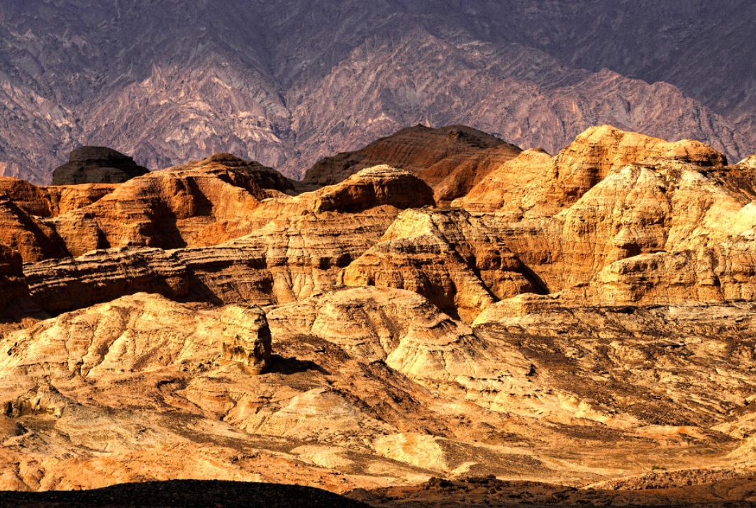 高质量发展|克孜尔红色的山体，犹如天然的屏风，守护着这片曾经的佛教圣地