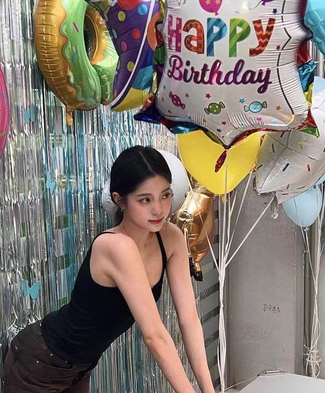 穿衣搭配|欧阳娜娜的穿搭极具个人特色,在风格的碰撞当中,营造独特的美感