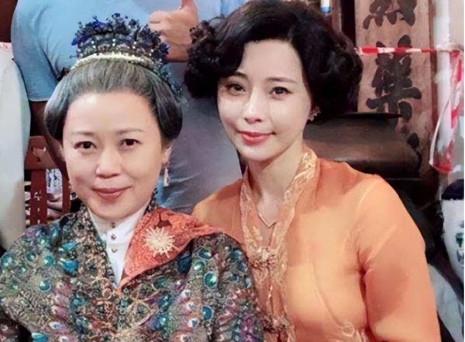 秦岚|新加坡演员向云的生活照,她曾出演过《人在旅途》,容颜依然姣好