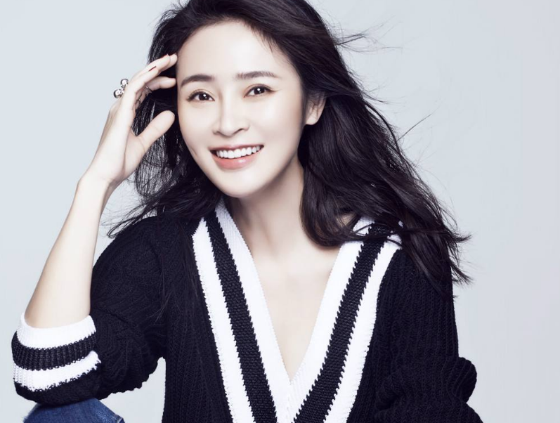 于明加|于明加真正的人生智者，事业家庭两不误，不惧时光展示御姐防范