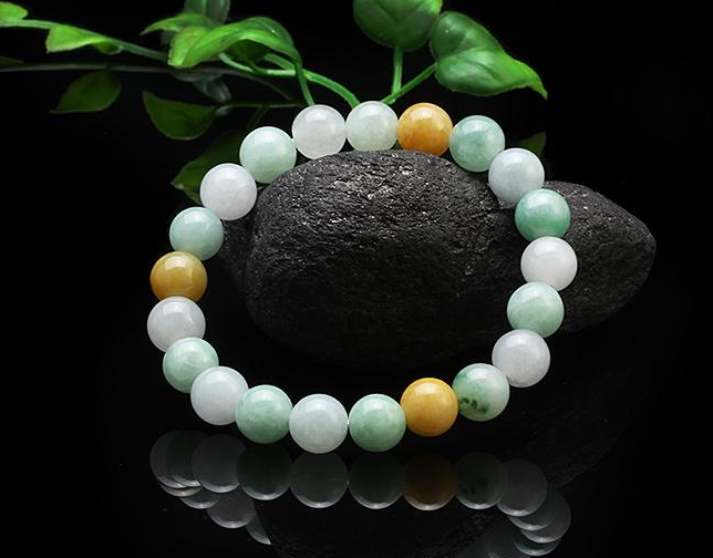 |福禄寿手串很珍贵，它的原料是很稀少的，所以价值也很高