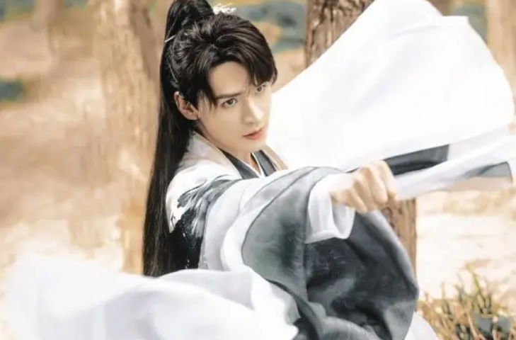 杨幂|杨幂新剧刚官宣阵容,就因番位争议上热搜,制片人回应