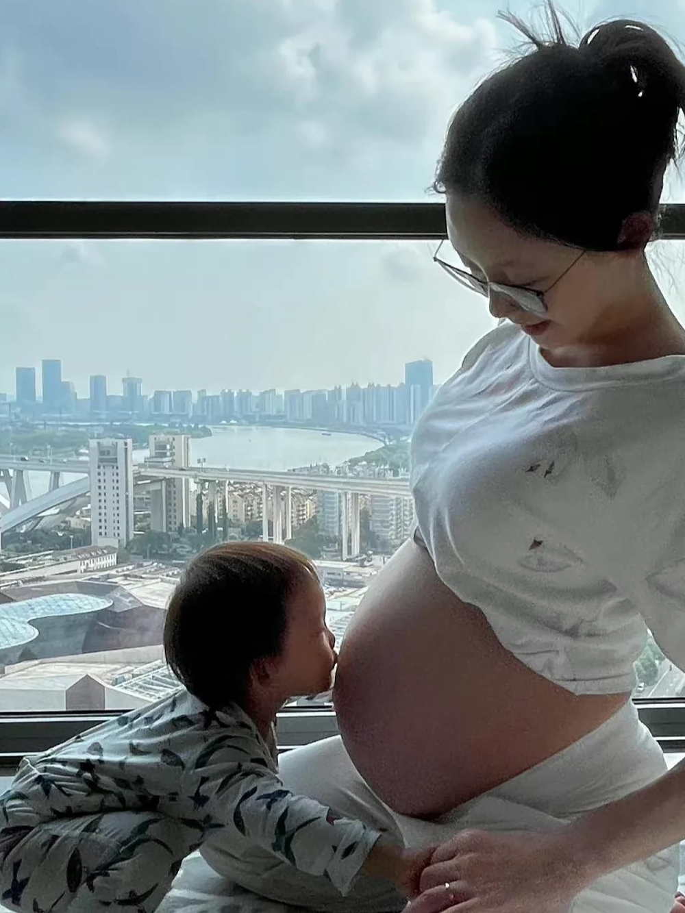 |恭喜！郑恺发文报喜：又多了一位王子保护妈妈和姐姐！儿女双全了