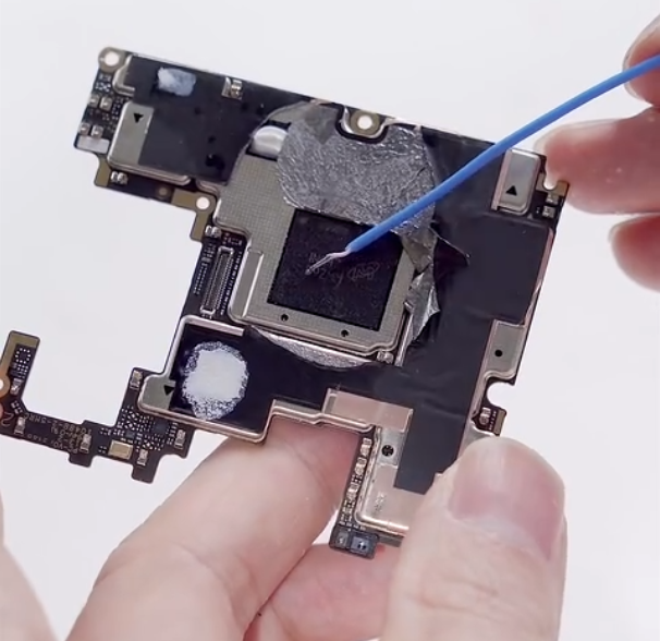 CPU|无任何散热的骁龙8，最高能达到什么样的温度？结果细思极恐