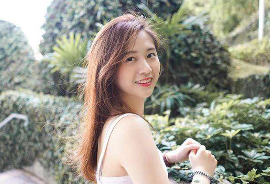 TVB|入行TVB两年，获取大好资源，被大佬邀请饭局后，她看到了自己出场的标价