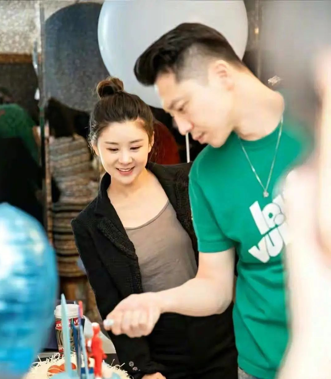 李泽锋|李小萌产后晒幸福好身材