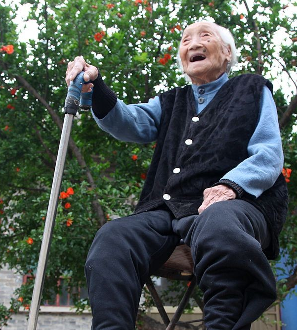 疾病|107岁老人，2个特殊习惯坚持60多年，至今不用儿女伺候