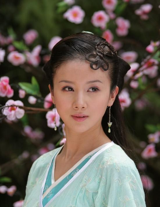 孙菲菲|42岁的孙菲菲晒照,嫁了个好老公,日常素颜卸了明星包袱,很美满