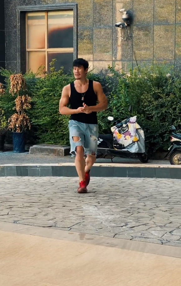 谢孟伟|“嘎子偷狗”后再偷人,网络流量算是被谢孟伟玩明白了