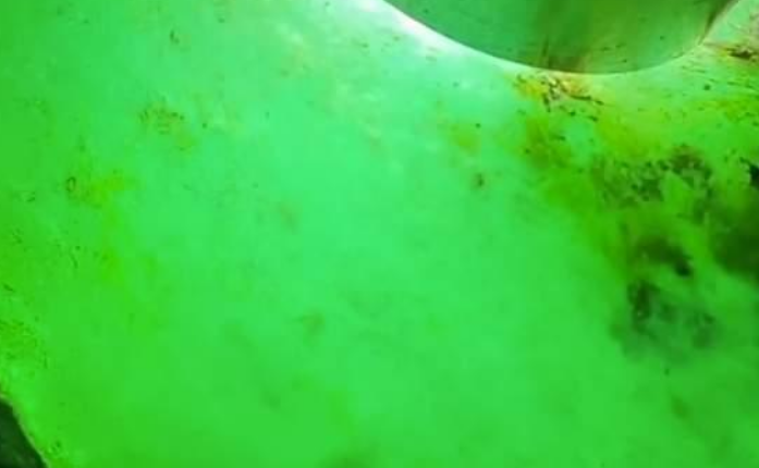 翡翠|在直播间购买翡翠原石,如何辨别是否是水沫?进来看看就知道!