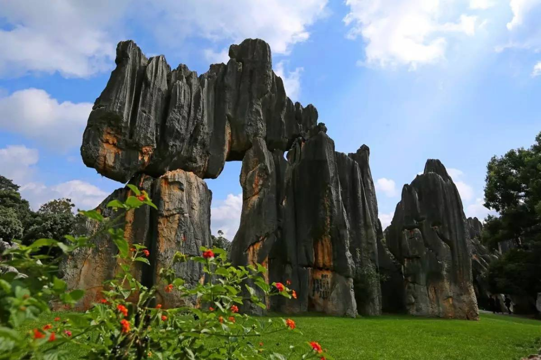 乡村旅游|北方冬天避寒,去西双版纳和昆明石林哪里最合适?为什么?