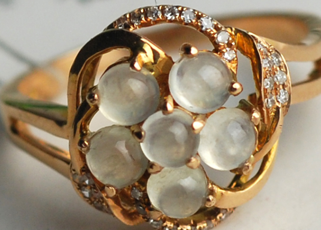 翡翠|还用翡翠划玻璃，来鉴定真假吗？如果真的划破你就要哭了