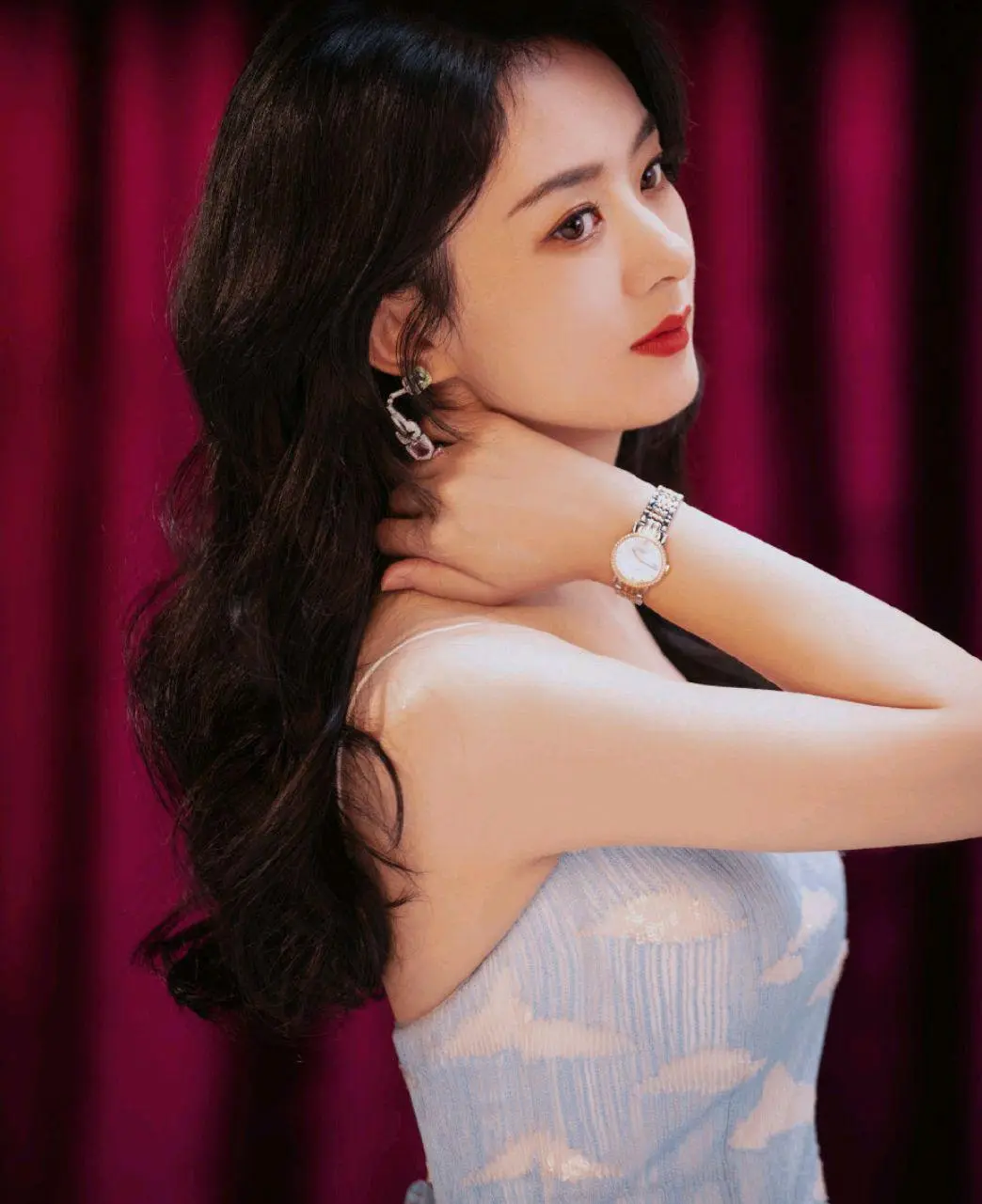 赵丽颖|三十五岁赵丽颖海边庆生,从小透明到收视女王,粉丝感动落泪