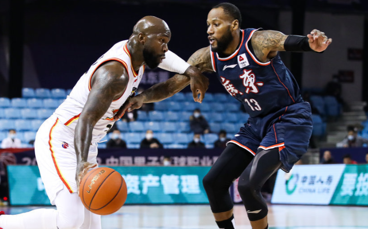 廣東男籃|拒絕大逆轉(zhuǎn)！廣東男籃雙殺吉林，易建聯(lián)23+11，瓊斯11分太低迷