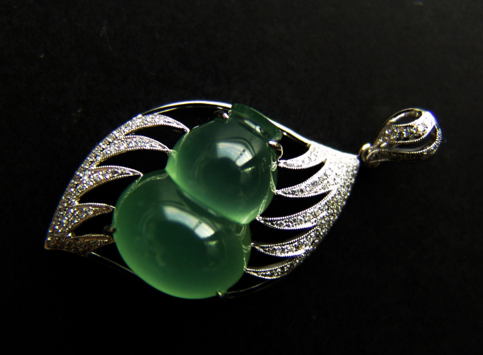 翡翠|玉石和翡翠那个更养人？你知道确切的答案吗？这个问题很难回答