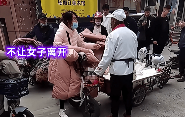 女子要15元切糕,大爷一刀下去56元!