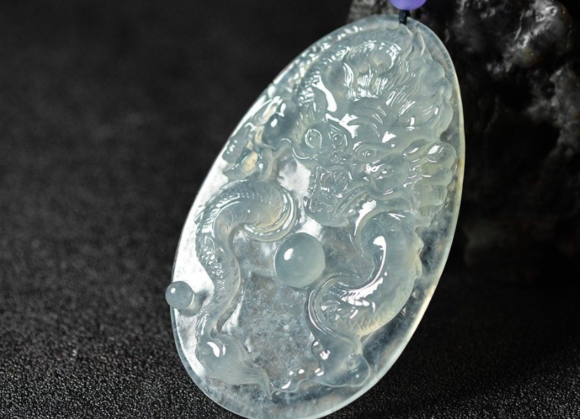 雕刻|翡翠手镯剩下的手镯芯,在雕刻师的打磨下,也可以浴火重生